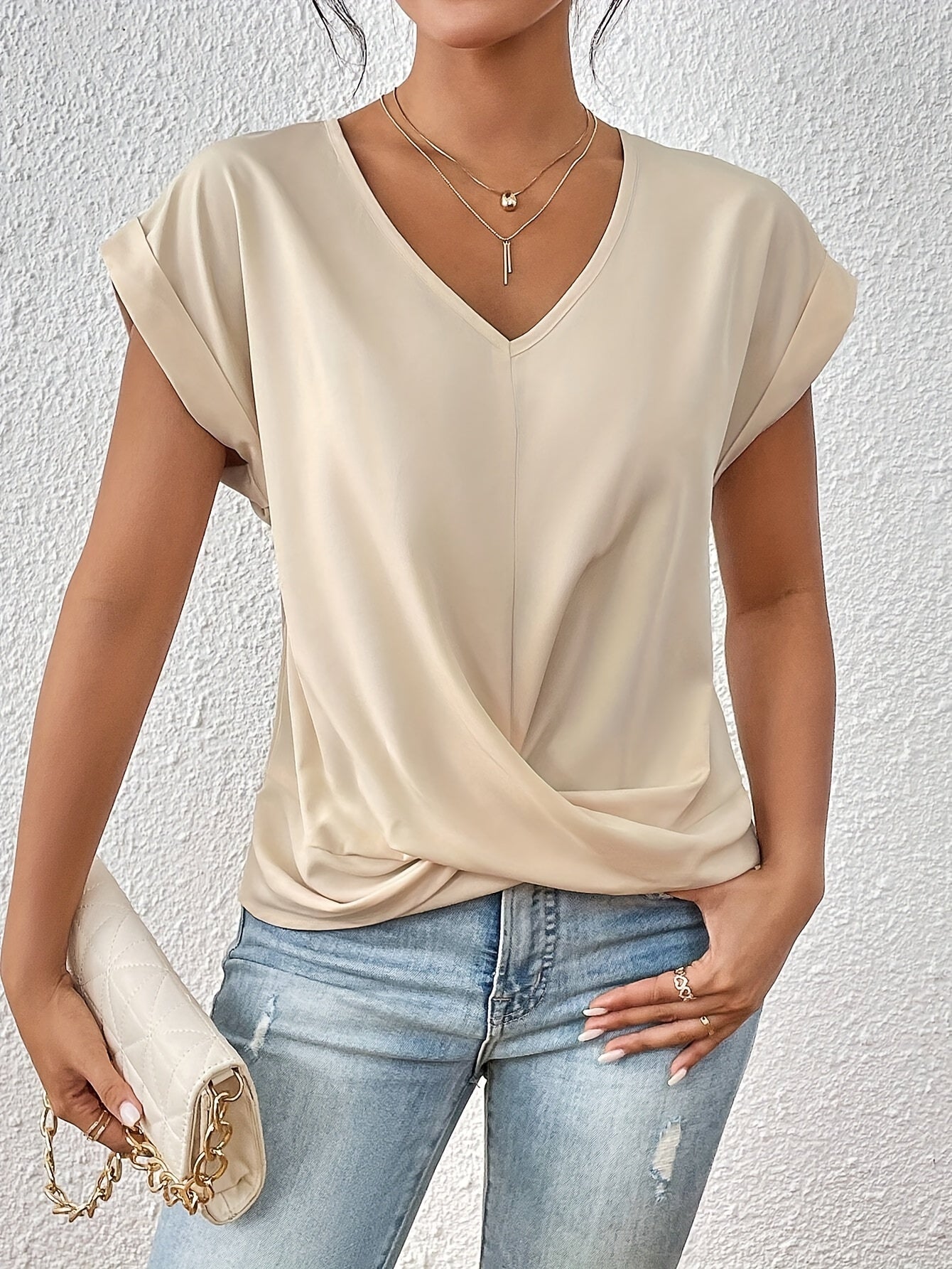 NOVALI® | Comfortabel T-shirt met elegante halslijn (TIJDELIJK 1+1 GRATIS!)