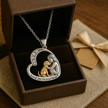 Halsketting met hart van zilver met hond en zirconia stenen